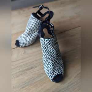 Salvatore ferragamo petal leather pumps 9